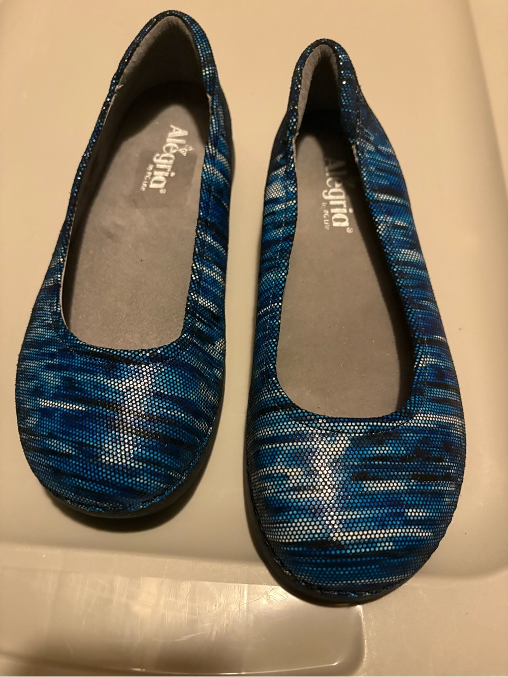 Alegria Women’s Blue Patterned Slip-On Flats